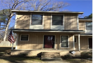 Building Photo - 1336 N Forest Dr