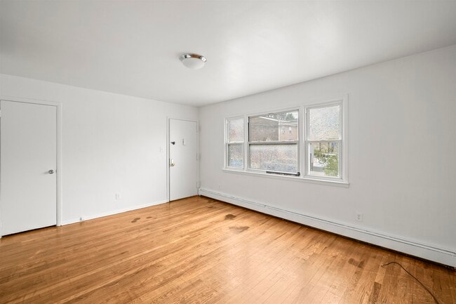 Building Photo - 246 Sip Ave