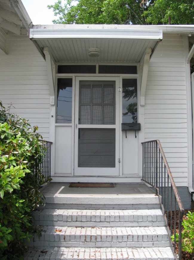 Building Photo - 908 1st Ave