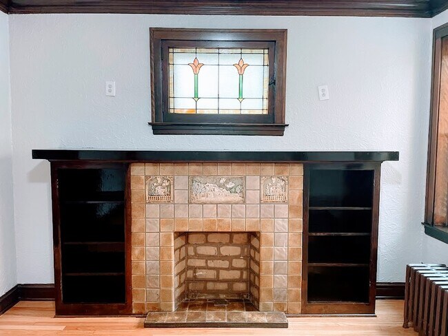 Building Photo - 4508 W Wrightwood Ave