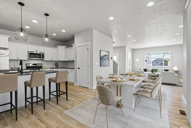 Foto del edificio - Perfectly designed 5-bedroom, 3-bath single family home