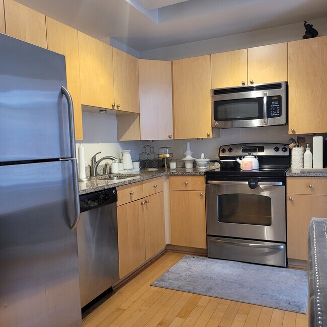 Building Photo - 155 POTOMAC Psge