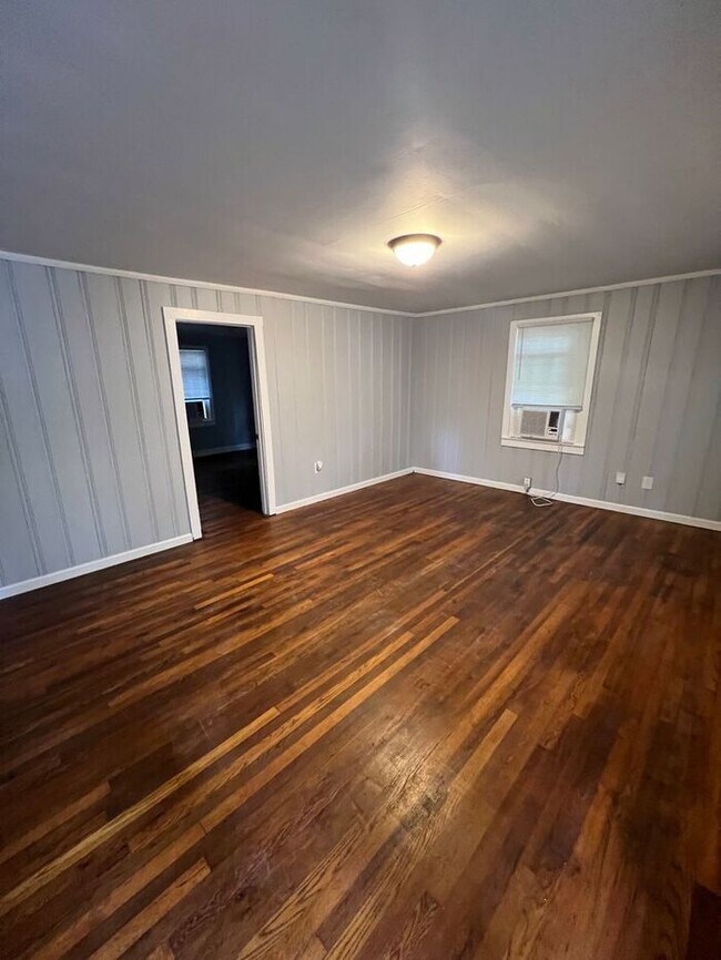 Newly Remodeled 2 Bed/ 1 Bath Duplex House Rental in Greenville, SC