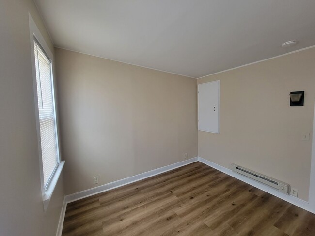Building Photo - 2 Bedroom Home in Lancaster City