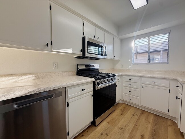 Building Photo - Alcott Apartments