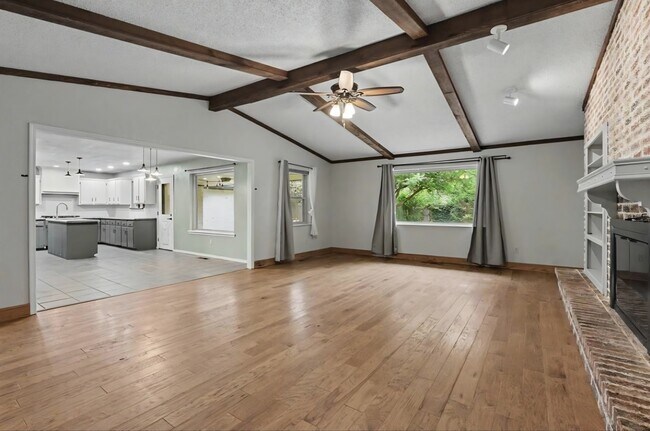Sala de estar - 2112 Bentham Pl