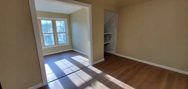 Building Photo - 213 S Smith Ave