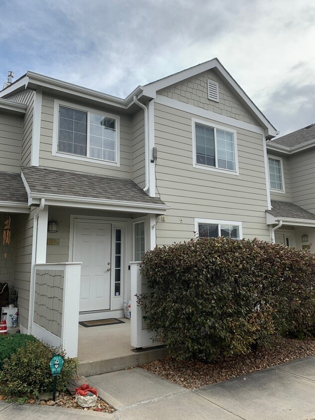 Beautiful 2 Bedroom, 2.5 Bath Townhome for Rent in Loveland! - Beautiful 2 Bedroom, 2.5 Bath Townhome for Rent in Loveland!
