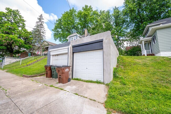 Building Photo - 3901 Grove Ave