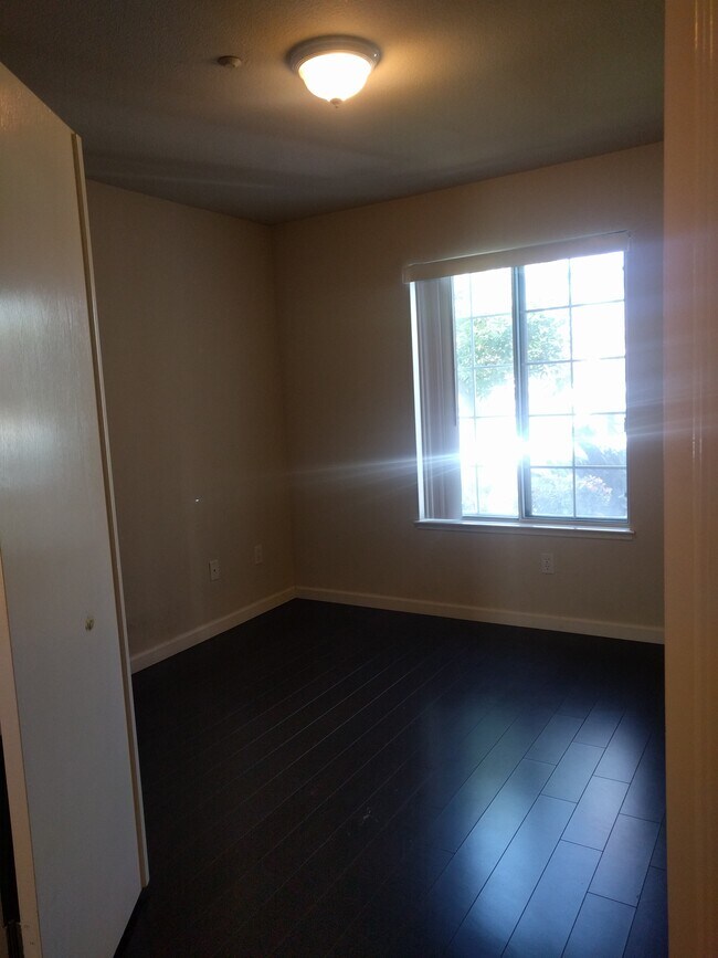 Foto del edificio - 5674 Impatiens Cmn