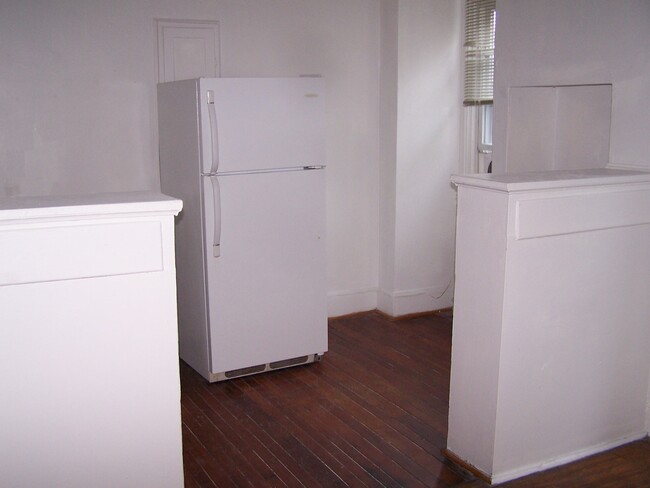 Photo - 913 S 49th St Apartments