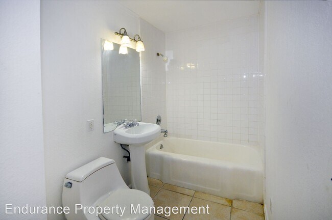 Building Photo - 3 br, 2 bath House - 600 W 2nd Street