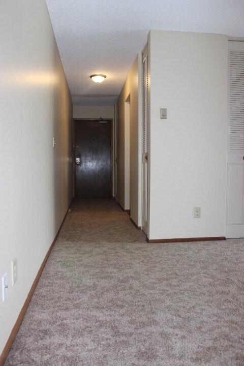 Foto del edificio - 6015 W Broadway Ave