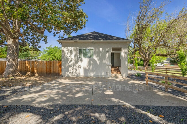 Building Photo - 1702 Laburnum Ave
