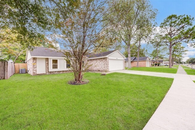 Building Photo - 1823 Grand Park Dr