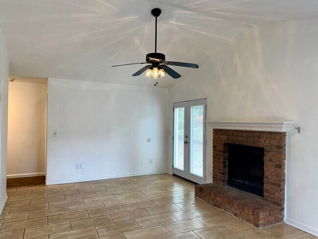 Building Photo - Immaculate 3 Bed/2 Bath Ranch in Jonesboro