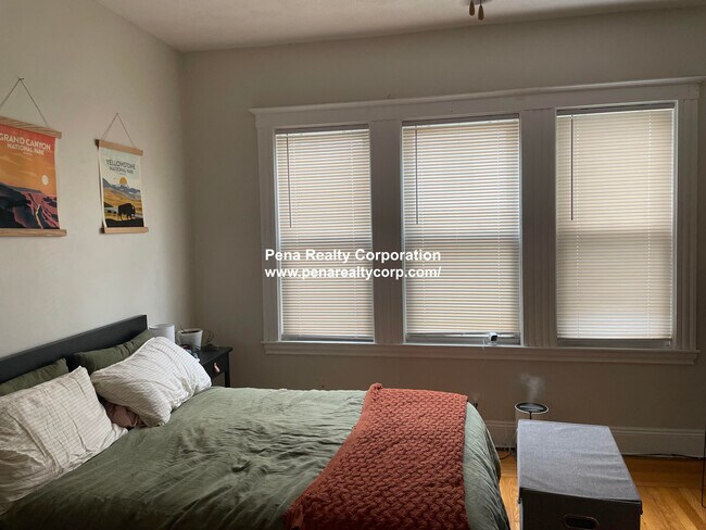 Building Photo - 48 Harvard St