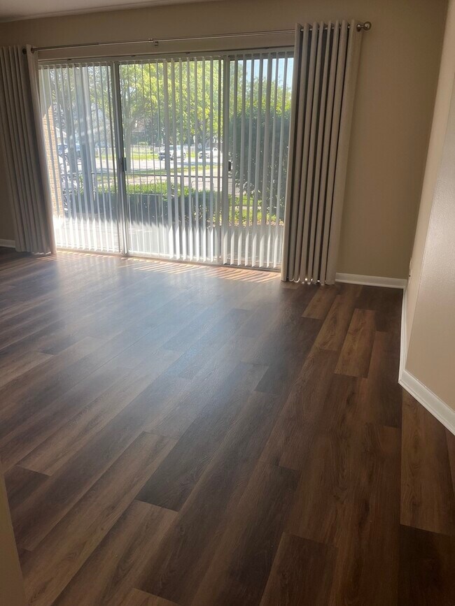 Foto del edificio - 3179 W 115th St