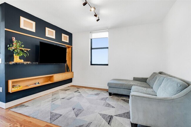 Foto del edificio - 2301 SW 27th Ave