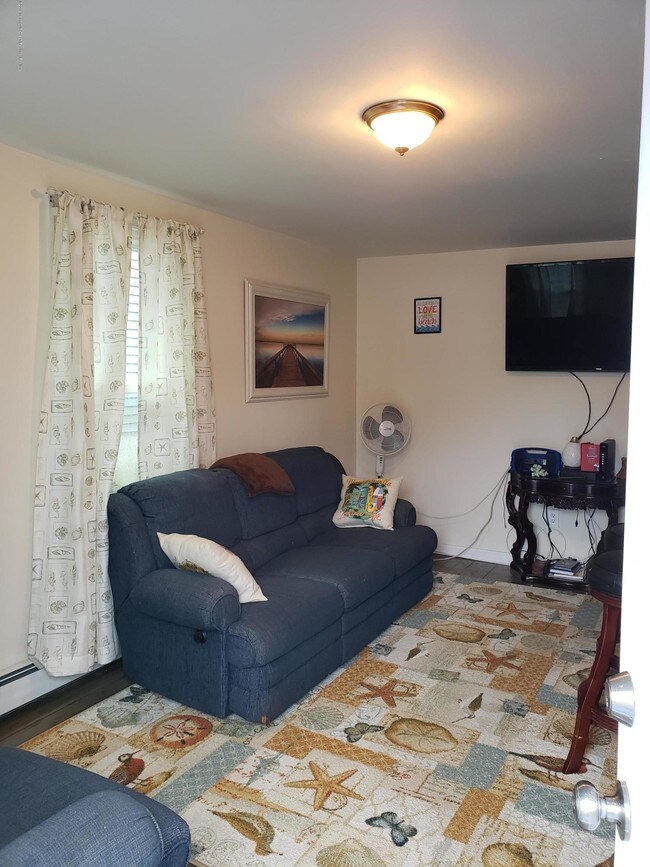 Building Photo - 239 Bay Ave