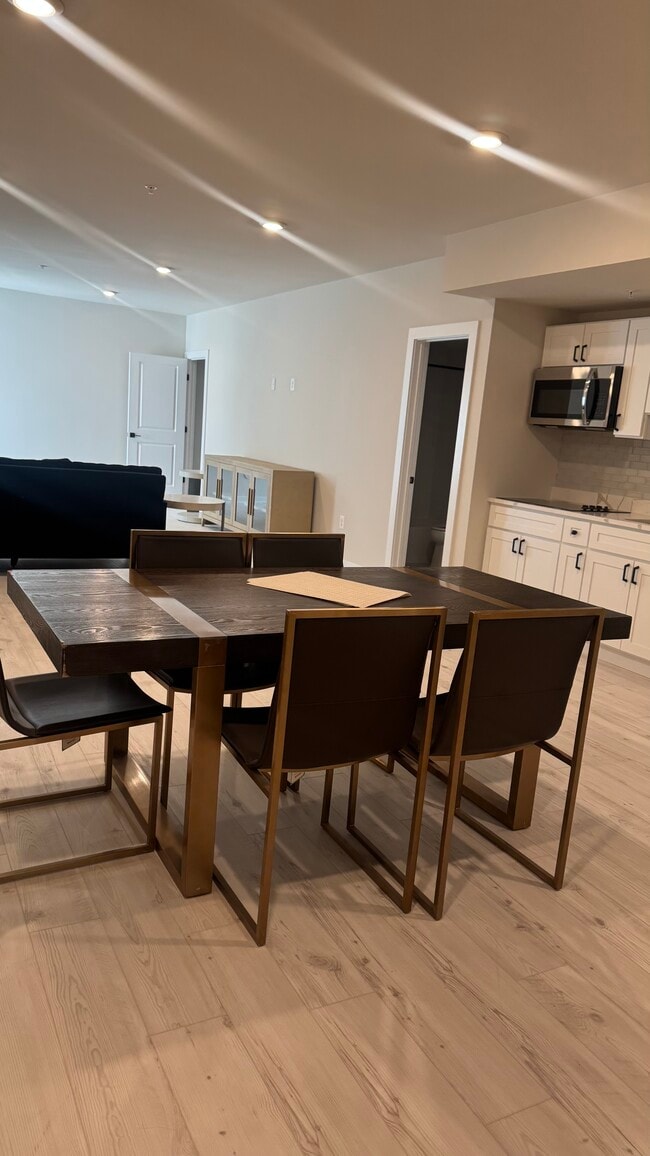 Foto del edificio - 402 Meadow Creek Dr