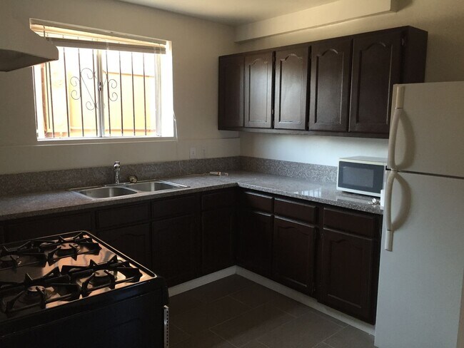 Foto del edificio - 7404 S Western Ave
