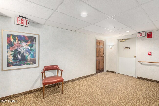 Foto del edificio - 10330 W Thunderbird Blvd