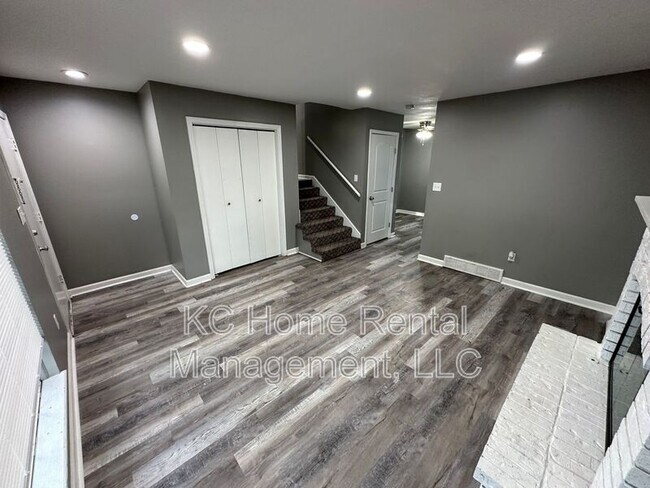 Building Photo - 800 S Willow Dr