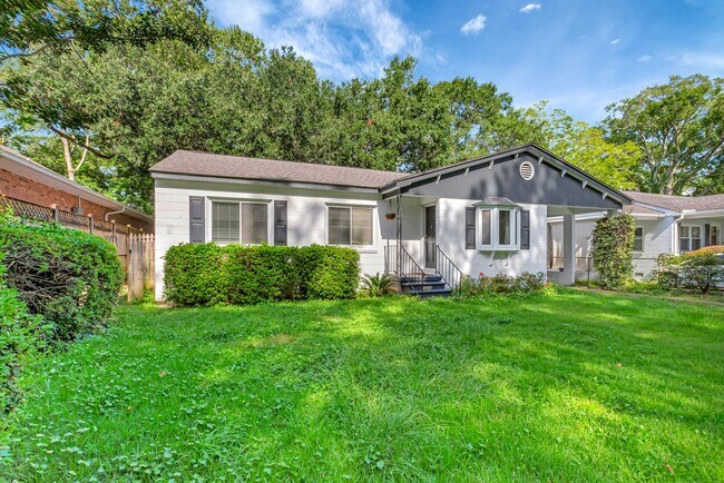 Building Photo - West Ashley Home in Pinecrest Gardens!