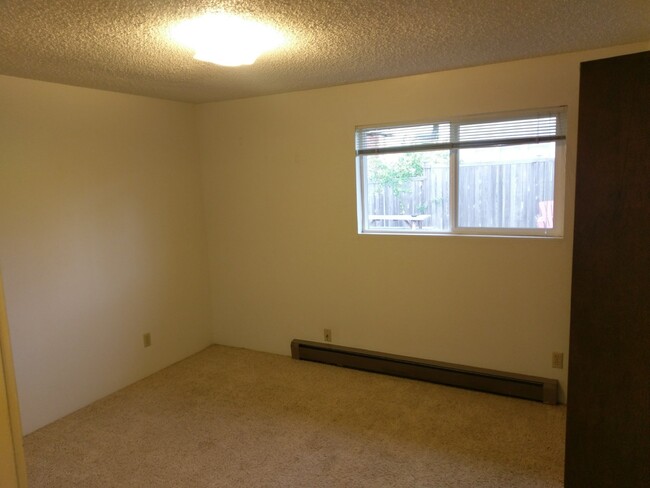 Building Photo - Quiet, Cozy 2-Bedroom Located in Columbia ...