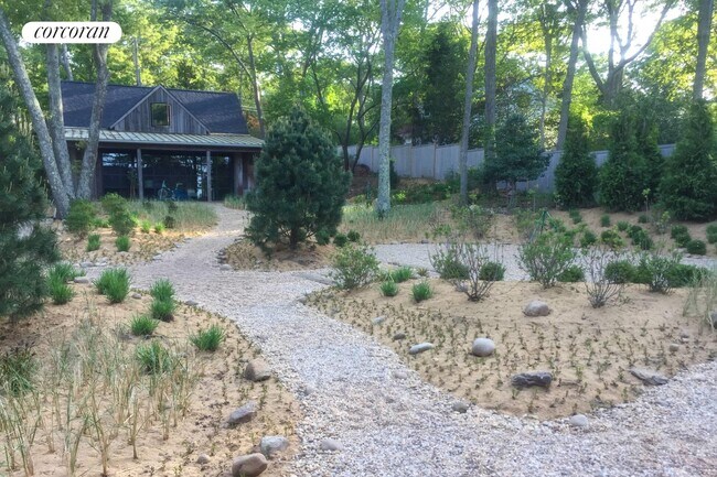 Building Photo - 94 Gardiners Bay Dr