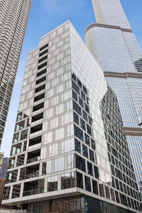Primary Photo - 403 N Wabash Ave