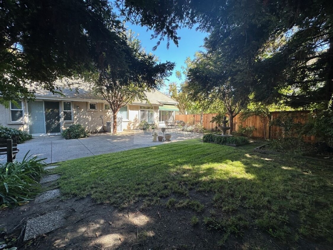Foto del edificio - 3822 Brook Valley Cir
