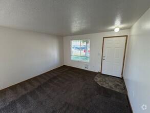 Building Photo - 396 Shamrock St