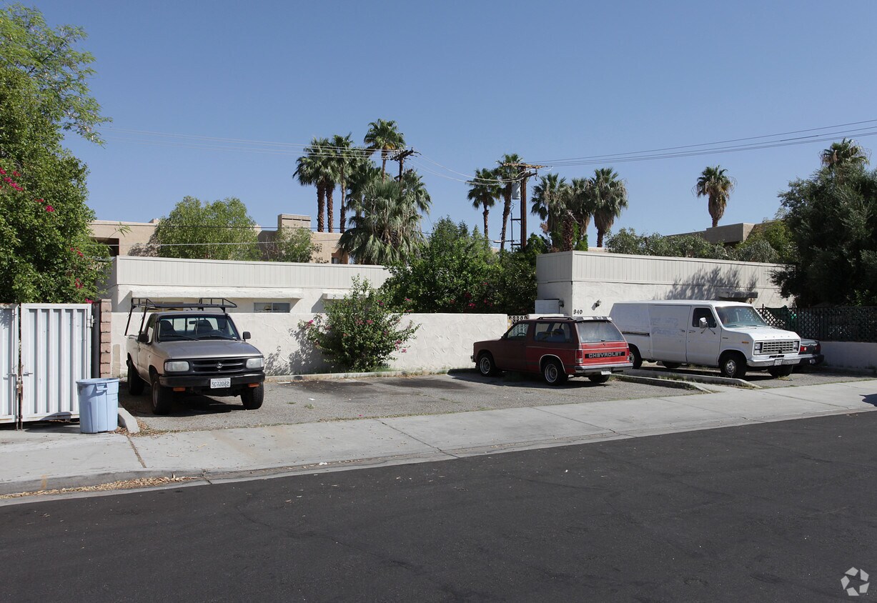 Primary Photo - 940 E Cottonwood Rd