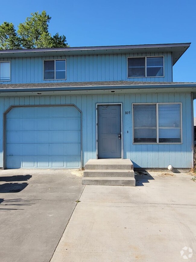 Building Photo - 805 C St