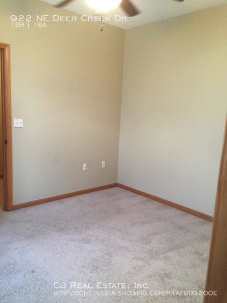 Foto del edificio - 922 NE Deer Creek Rd