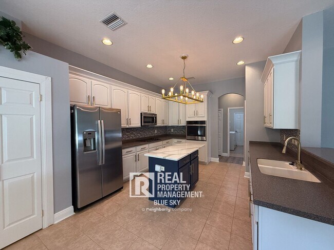 Foto del edificio - 11530 Oyster Bay Cir
