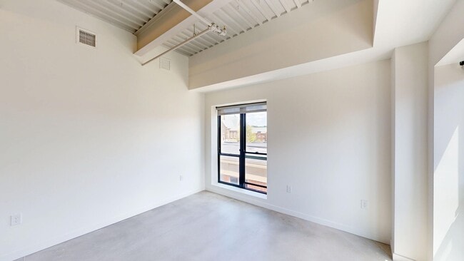 Interior Photo - 418 East Grand