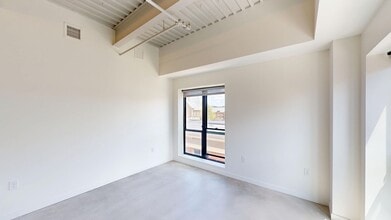 Interior Photo - 418 East Grand