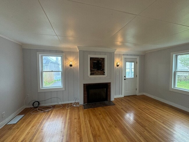 Building Photo - Single Family 3 Bedroom home on West Haven...