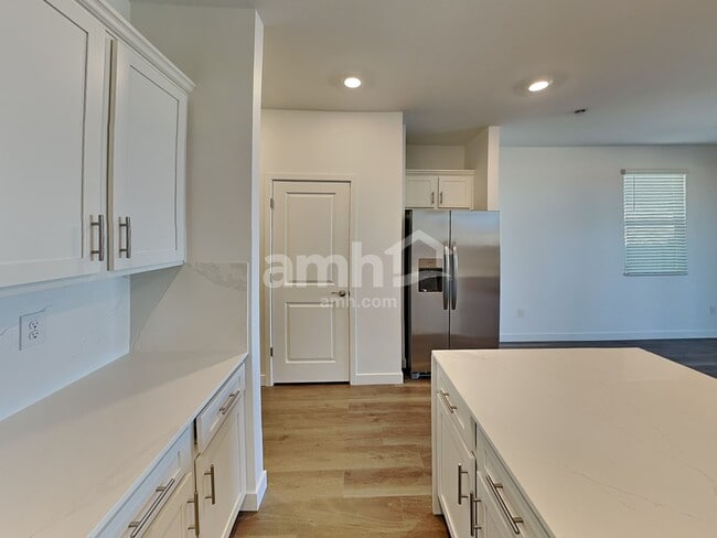 Foto del edificio - 9525 Harkes Dr