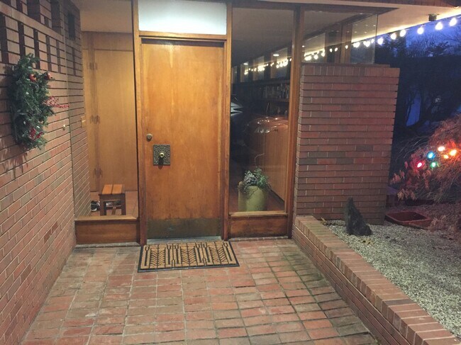 Foto del edificio - 2417 Londonderry Rd