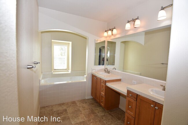 Building Photo - 5 br, 3 bath House - 27333 Ruby Grass Court