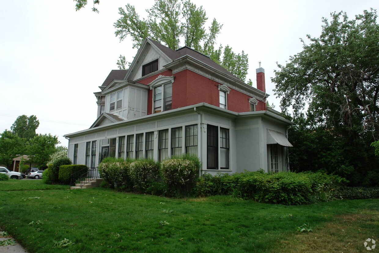 Building Photo - 722 W Franklin St