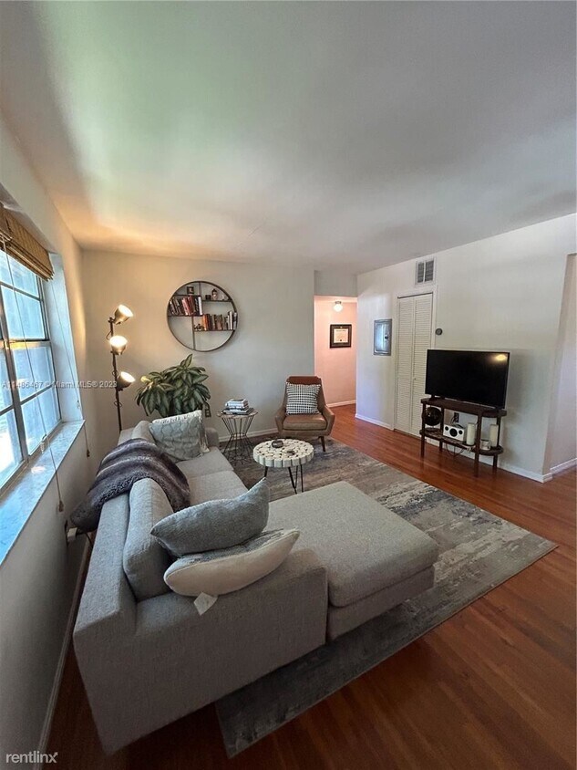 Foto principal - 1 br, 1 bath House - 7905 SW 57th Ave Apt 39C