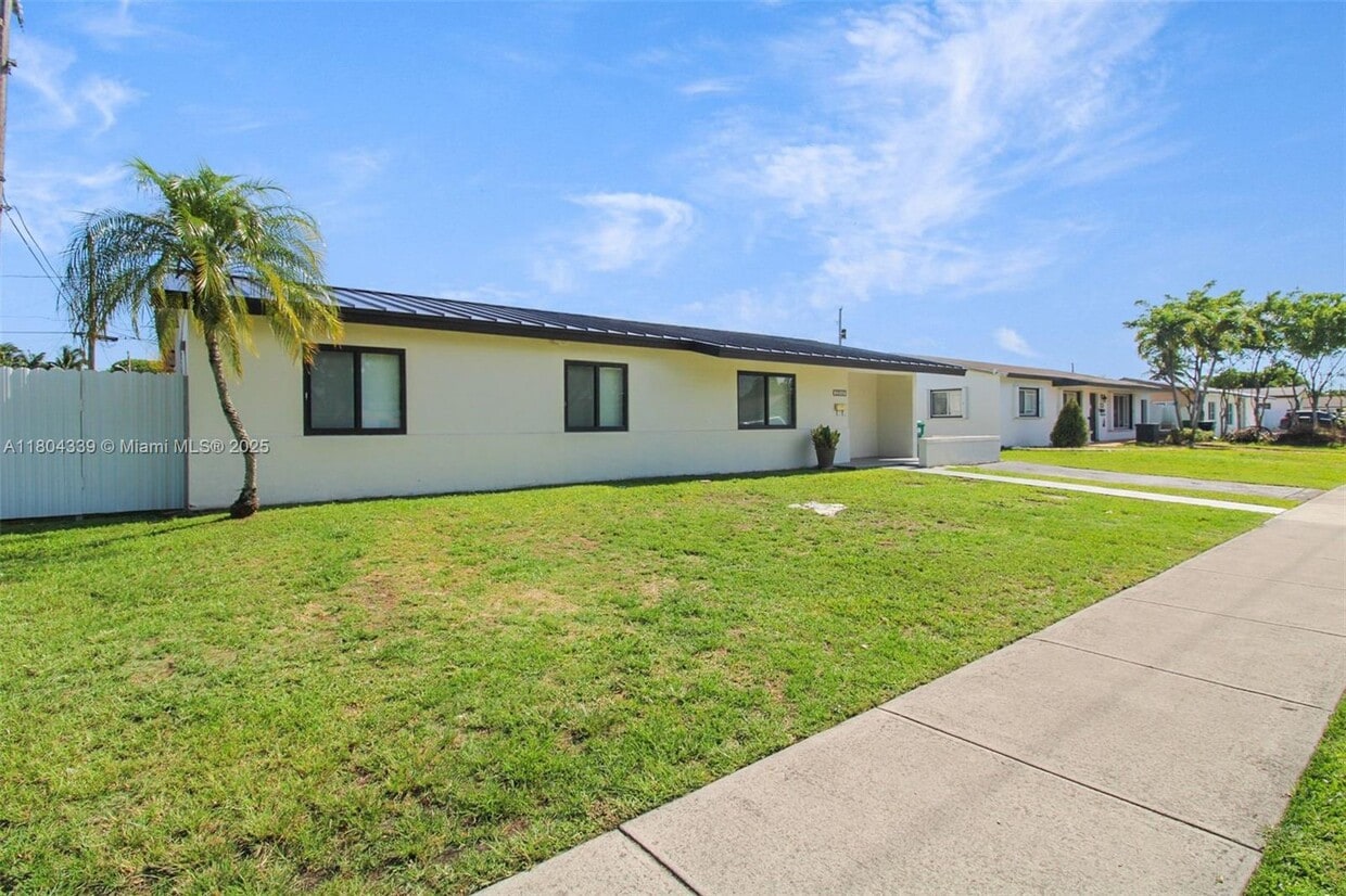 Primary Photo - 12512 SW 26th St
