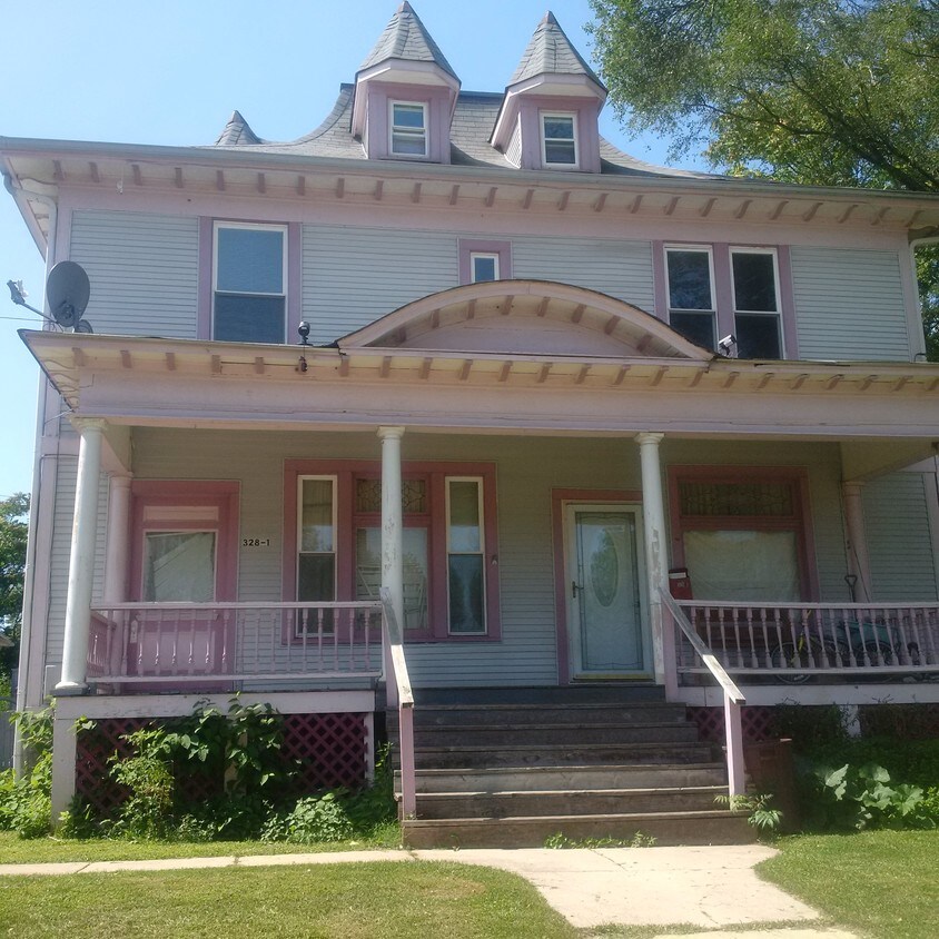 328 S Jefferson St, Woodstock, IL 60098 Apartments in Woodstock, IL