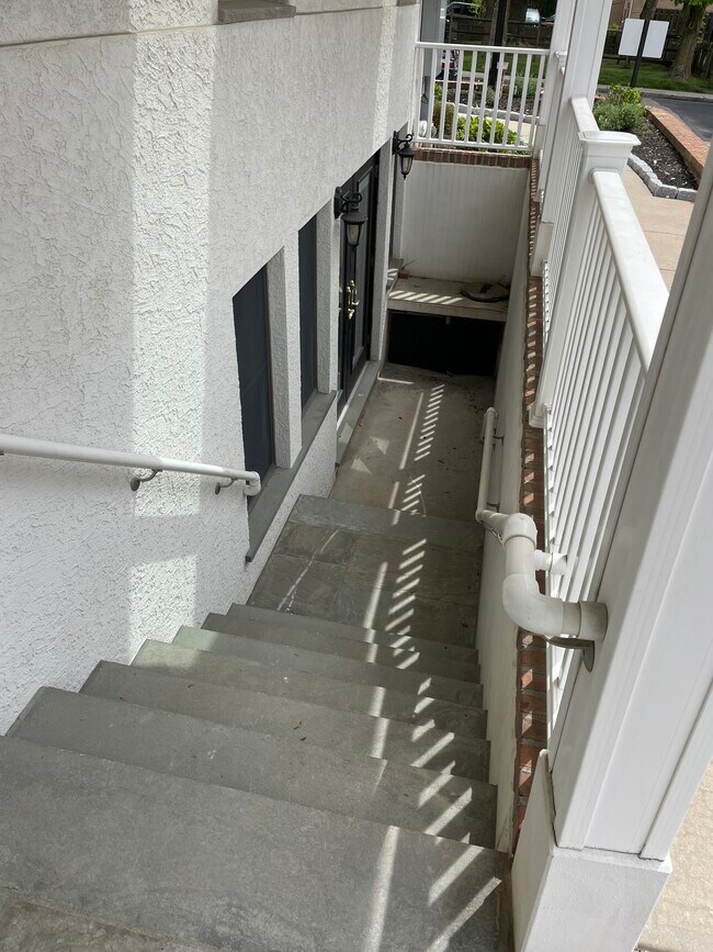 Foto del edificio - 136 Garrett Ave