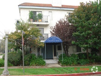 Building Photo - 4267 Beverly Glen Blvd
